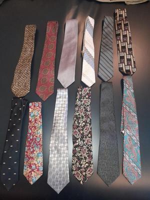 Twelve Neck Ties Surrey, Huntington, Claybrooke, Resillio, Van Heusen and other brands