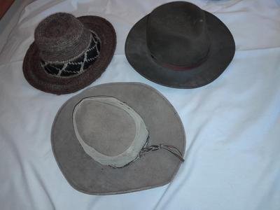Three vintage hats - Alpaca wool hat Peru La Vicuna Ha- 100% wool felt hat. - Jackaroo leather hat