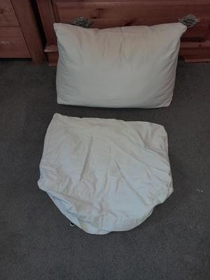 Triangular shaped pillow easy sit with two cases