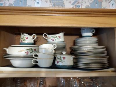 Homer Laughlin Dish Set