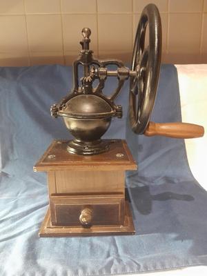 Vintage Manual Coffee Grinder Wheel Design Coffee Bean Mill Grinding Machine Works great!
