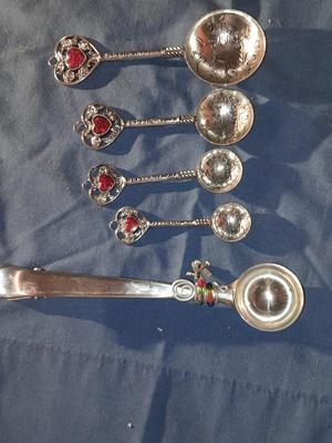 Metal Silver Tone heart design Measuring Spoons A pinch of Hugs, A spoon of sharing ...
