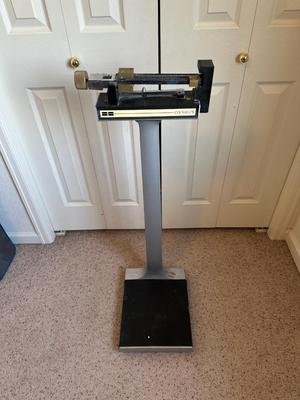 DOCTOR'S WEIGHT SCALE