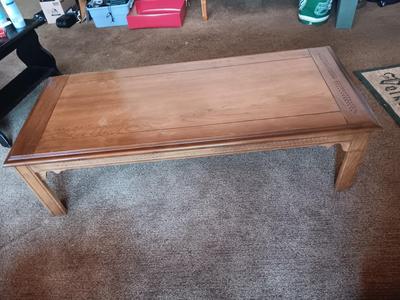 Wooden LANE Coffee table with leaf design