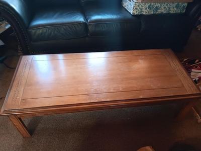 Wooden LANE Coffee table with leaf design