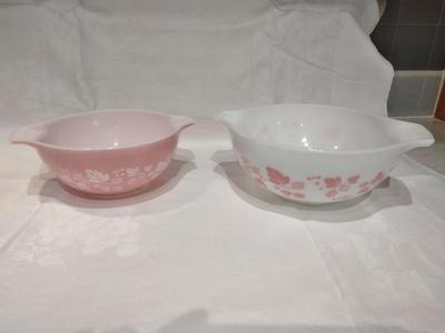 Two Gooseberry print Pyrex nesting bowls, Pink gooseberry & white Gooseberry
