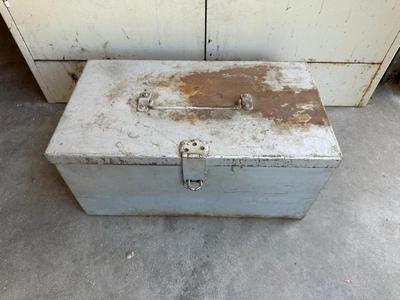 METAL TOOLBOX WITH VARIOUS HAND TOOLS