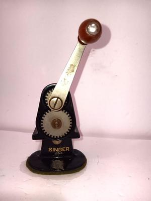 RARE-Singer-Cast Iron-Handle Crank Crimp Machine Deep Groove WORKING!