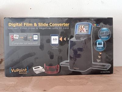 VuPoint Solutions Digital Film & Slide Converter Convert 35mm slides & negative onto SD card