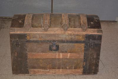 Antique Saratoga Style Trunk with Insert