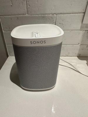 Sonos PLAY:1 Compact White Speaker with Power Cable