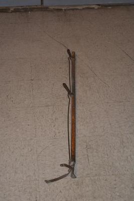 Antique General Store Gripper Tool 52"