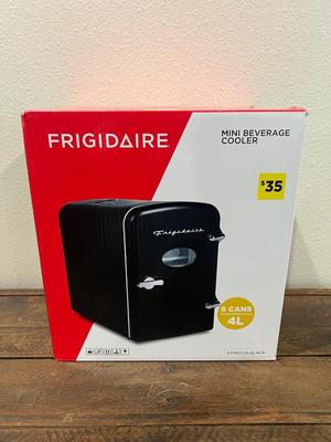 FRIGIDAIRE Mini Beverage Cooler 4L/6 Cans