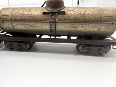 Marx  Metal Railroad Train Cars & Tracks *Read Details