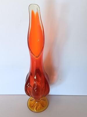 Vintage swung vase -Beautiful Mid Century Modern Amberina Swung Vase