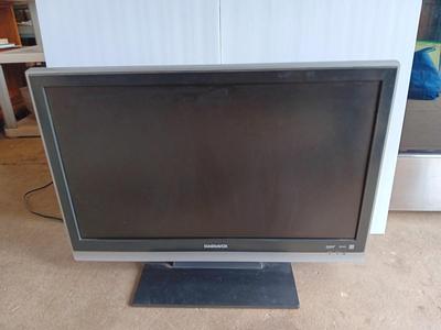Magnavox HDTV Dolby Digital 32" Television / TV  with remote control