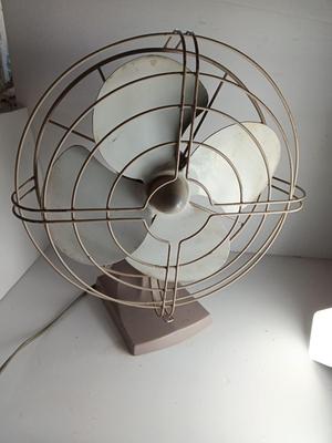 Vintage Montgomery Ward Metal RETRO tabletop oscillating fan.
