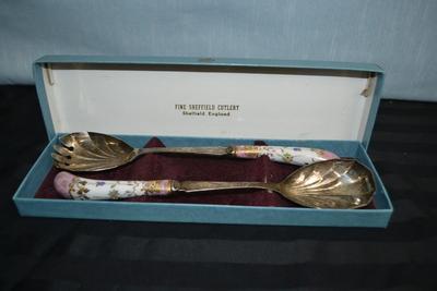 LOT 23. SHEFFIELD CUTLERY SERVING SPOONS WITH BOX