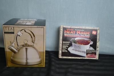 LOT 32 TEA KETTLE AND MICROWAVE HOT PLATE