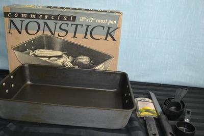 LOT 33. NON STICK ROASTING PAN AND KITCHEN ITEMS