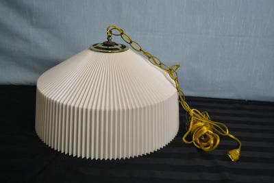LOT 35. VINTAGE SWAG LAMP