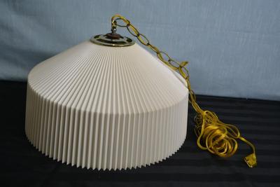 LOT 35. VINTAGE SWAG LAMP