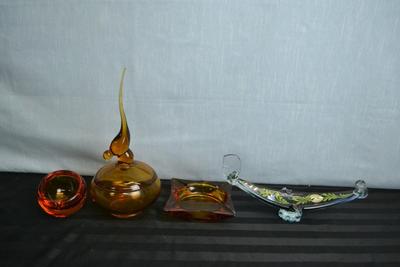LOT 37. VINTAGE GLASSWARE