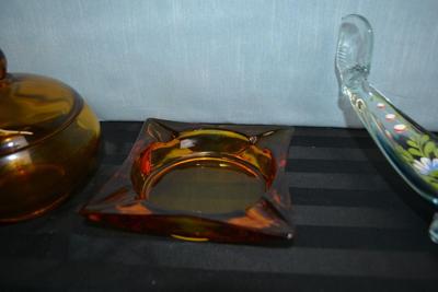 LOT 37. VINTAGE GLASSWARE