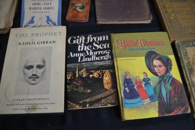 LOT 38. VINTAGE AND ANTIQUE BOOKS