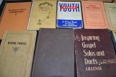 LOT 39. VINTAGE AND ANTIQUE BOOKS