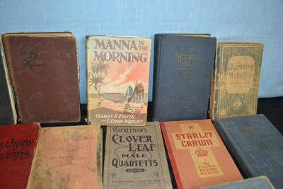 LOT 39. VINTAGE AND ANTIQUE BOOKS