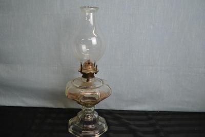 LOT 40. GLASS OIL LAMP