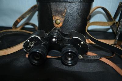 LOT 42. VINTAGE BINOCULARS AND CAMERA