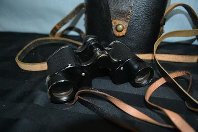 LOT 42. VINTAGE BINOCULARS AND CAMERA