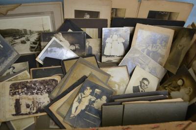 LOT 52. BOX OF ANTIQUE AND VINTAGE PICTURES