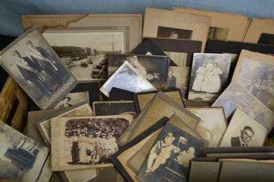 LOT 52. BOX OF ANTIQUE AND VINTAGE PICTURES