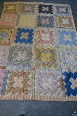 LOT 70. VINTAGE QUILT