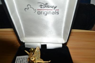 LOT 72. TINKER BELL PIN