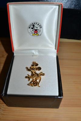 LOT 74 MINNE MOUSE PIN