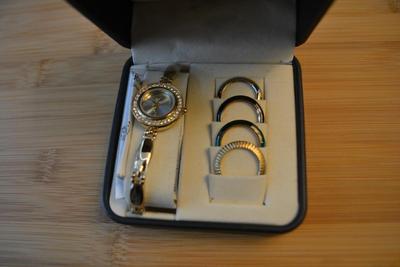 LOT 76.  VINTAGE LADIES TINKERBELL WATCH WITH CHANGEABLE BEVELS