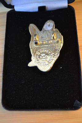 LOT 77. DAISY DUCK DISNEY PIN