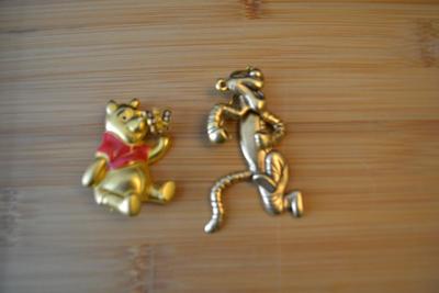 LOT 93 DISNEY POOH AND TIGGER PINS