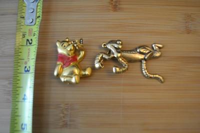 LOT 93 DISNEY POOH AND TIGGER PINS