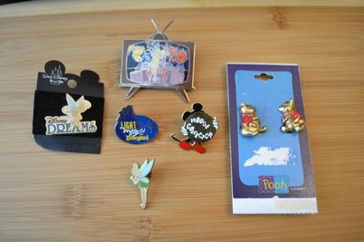 LOT 96 DISNEY PINS