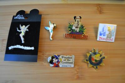 LOT # 101: DISNEY PINS
