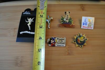 LOT # 101: DISNEY PINS