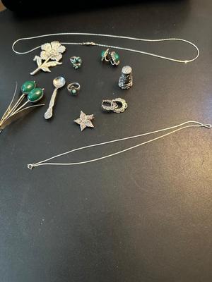 LOT 124. COLLECTION OF STERLING SILVER JEWELRY AND ITEMS
