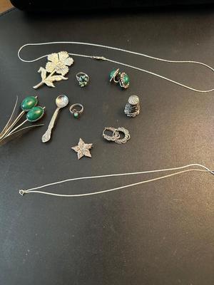 LOT 124. COLLECTION OF STERLING SILVER JEWELRY AND ITEMS