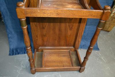 LOT 142. HALL TREE WITH MIRROR