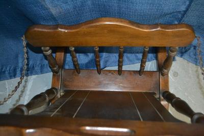 LOT 146. VINTAGE MAGAZINE RACK